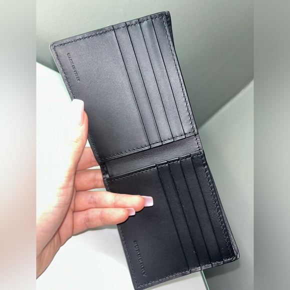Burberry Black International Bifold Wallet w COA - Picture 5 of 10